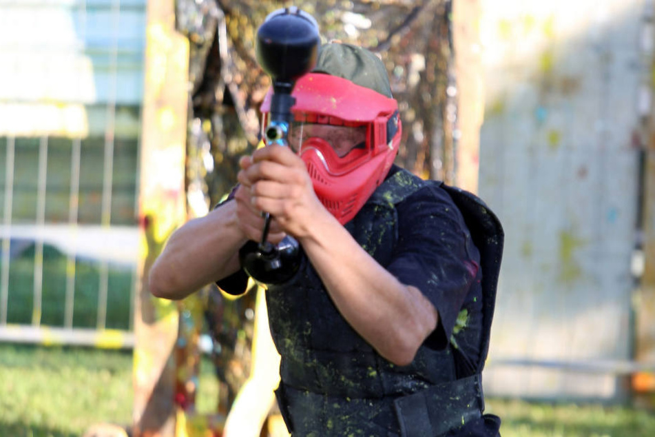 Airsoft-Waffen dürfen nur auf entsprechenden Softair-Geländen benutzt werden. Sie kommen auch bei Paintball-Spielen zum Einsatz. (Symbolbild)