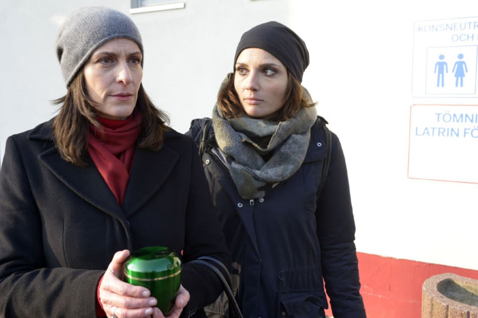 Gemeinsam fahren Katrin (Ulrike Frank) und Anni (Linda Marlen Runge) nach Schweden, um Tills Asche zu retten.