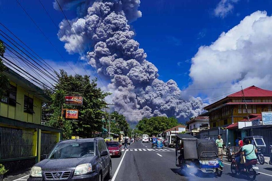 Das philippinische Institut für Vulkanologie und Seismologie erweiterte die Gefahrenzone nach den Eruptionen der vergangenen Tage.