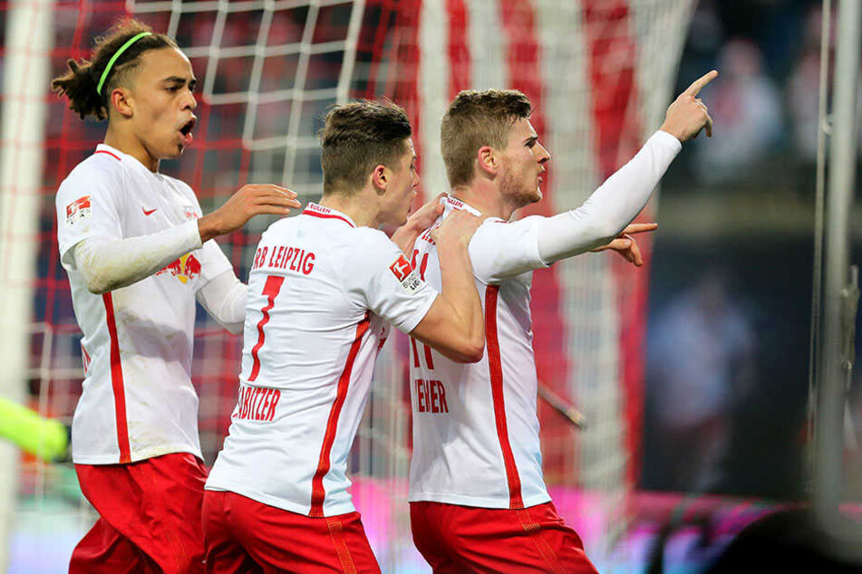 Yussuf Poulsen (l.) bejubelt gemeinsam mit Marcel Sabitzer (Mitte) und Timo Werner das 1:0 gegen Hertha BSC. Ähnliche Szenen erhofft sich RB auch am Samstag gegen Darmstadt.