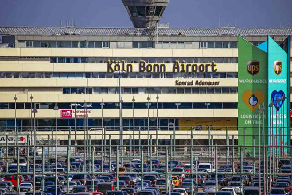 Das Baby kam am Samstag am Flughafen Köln/Bonn zur Welt.