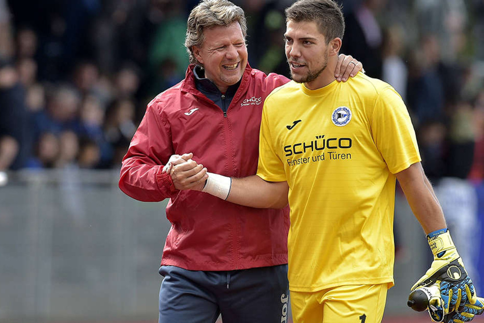 Stefan Ortega (24, re.) möchte seinem Trainer Jeff Saibene beweisen, dass er zu Recht die Nummer eins ist.