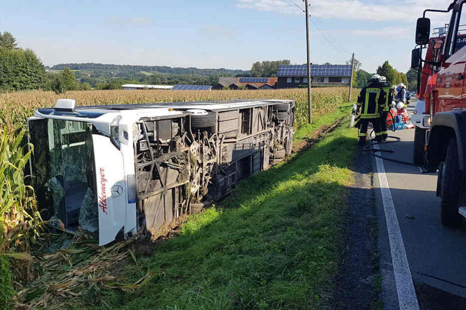 Der Bus kippte zur Seite.