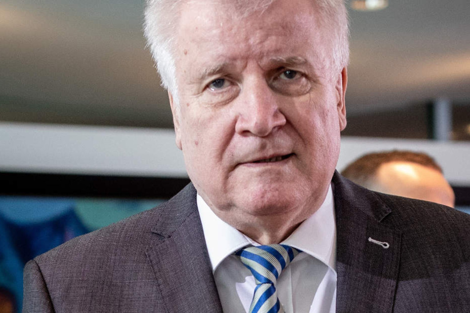 Kritik an der Person Seehofer wird nicht weniger.