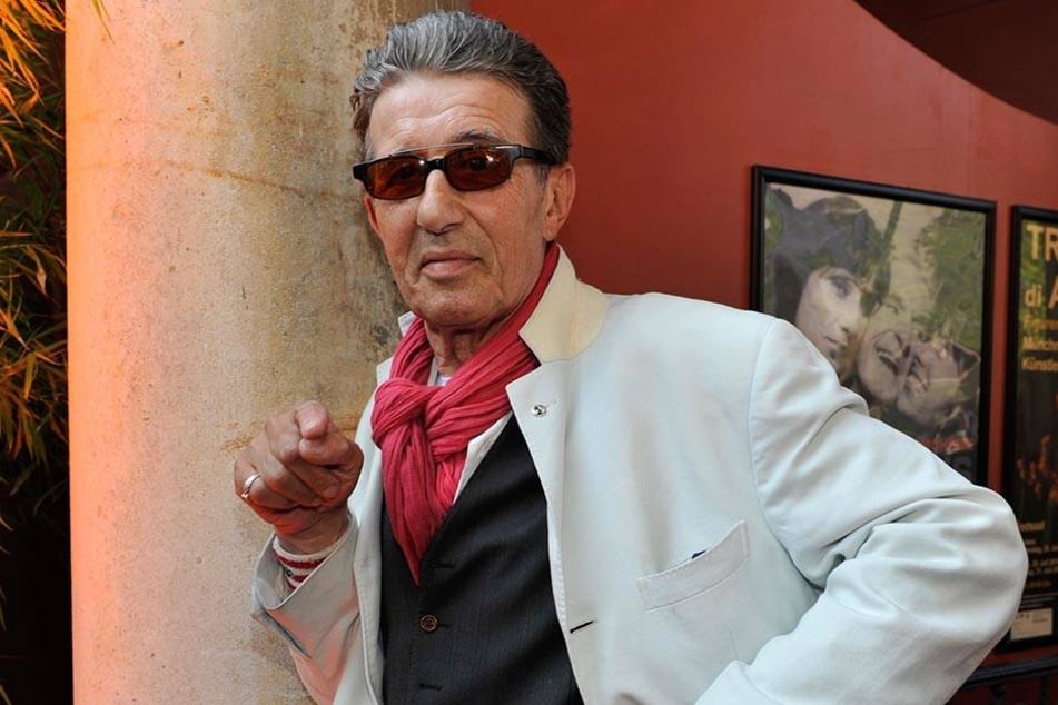 29.06.2010, München: Der Schauspieler Rolf Zacher kommt zum Bavaria-Film-Empfang im Künstlerhaus am Lenbachplatz.