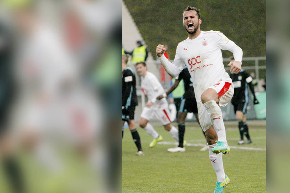 Fabian Eisele hebt ab! Sein Doppelpack zum 1:2 und 2:2 brachte Zwickau auf die Siegerstraße.