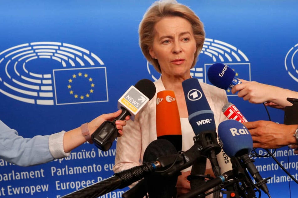 Ursula von der Leyen beantwortet die Fragen der Journalisten.