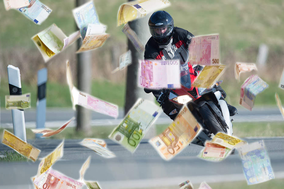 Einen Teil des Geldes konnte der Motorradfahrer noch einsammeln. (Symbolbild)