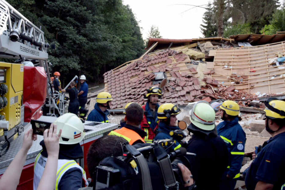 Zahlreiche Einsatzkräfte von Feuerwehr und THW waren vor Ort.