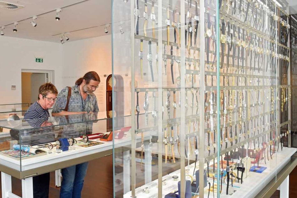 Besucherfreundlich: Die hohen Vitrinen der Dauerausstellung wurden um 15 Zentimeter gekürzt.