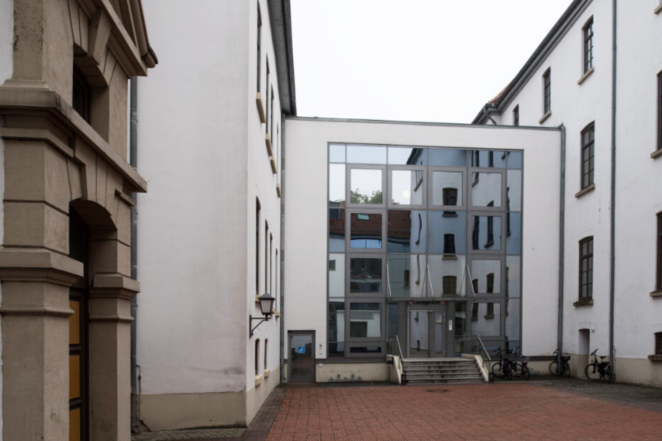 Der Haupteingang zum Landgericht Aurich, in dem dem 57-Jährigen der Prozess gemacht wird.