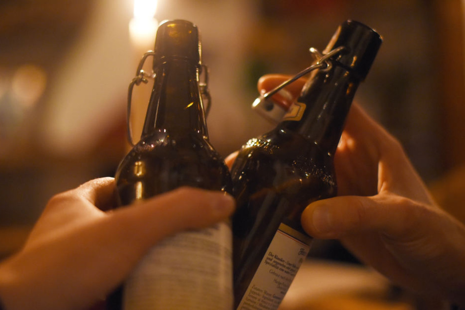 Betrunken kamen sie auf die Idee noch mehr Alkohol zu stehlen. (Symbolbild)