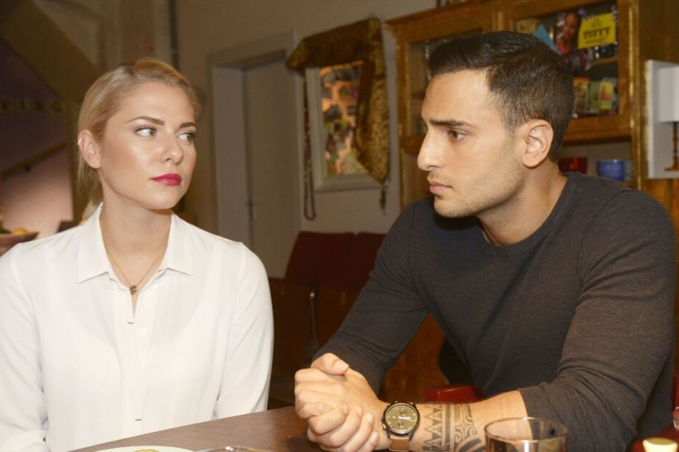 Sunny gesteht Nihat, dass sie sich in ihn verliebt hat.