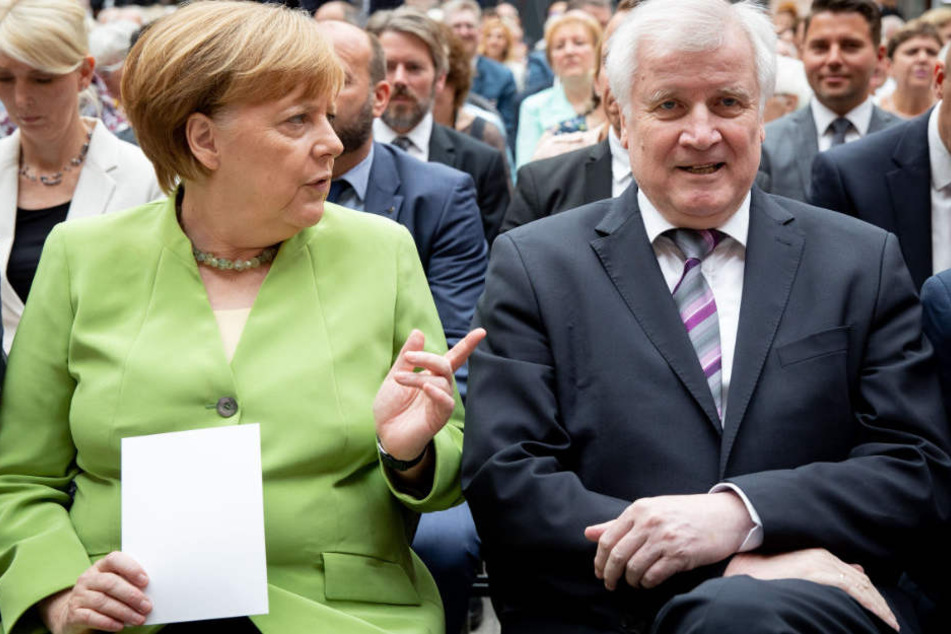 Horst Seehofer (r.) hat selbst im eigenen Lager mit Kritik zu kämpfen.