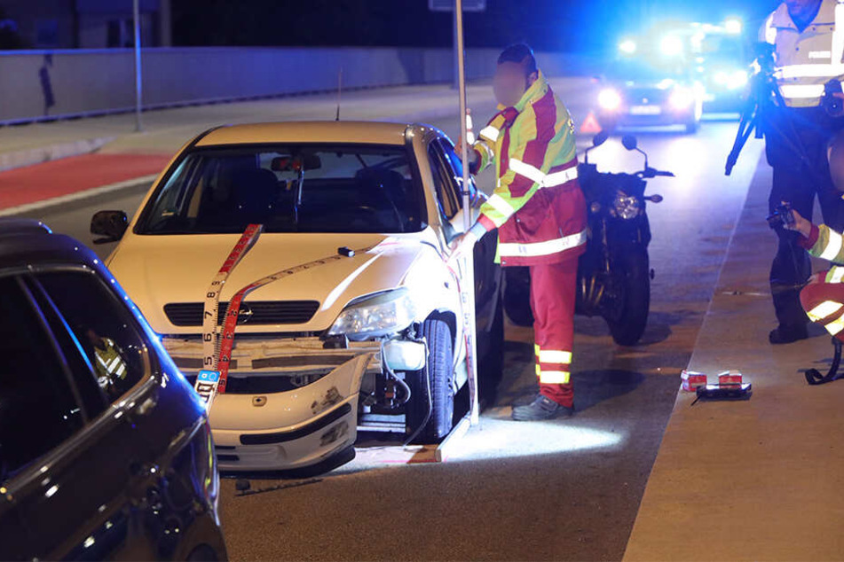 Der Unfallort wurde genauestens untersucht.