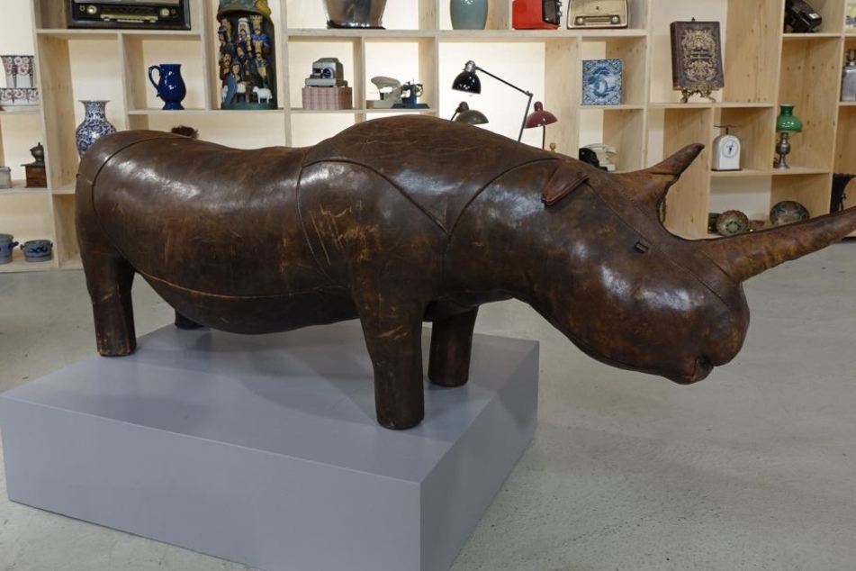Das Nashorn besteht aus Schweinsleder und Holz.