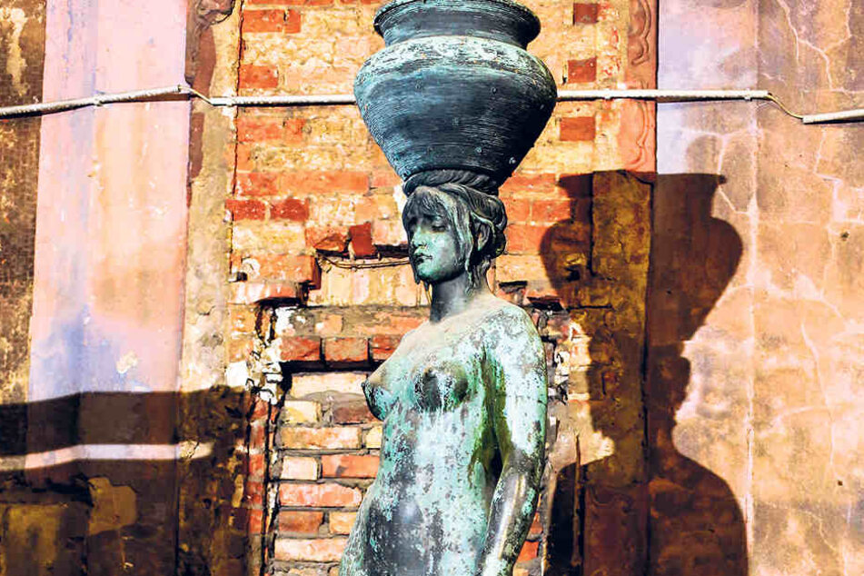 Diese griechische Göttin musste zur Strafe Wasser holen. Allerdings hatte ihr
Krug Löcher. Nun steht die Brunnenfigur im Lapidarium und wartet auf ihre
Erlösung.