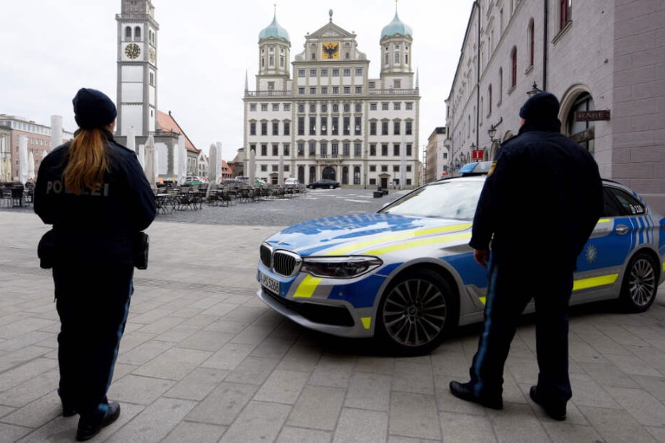 Polizeibeamte musste unter anderem in Augsburg wegen einer Drohung ausrücken.