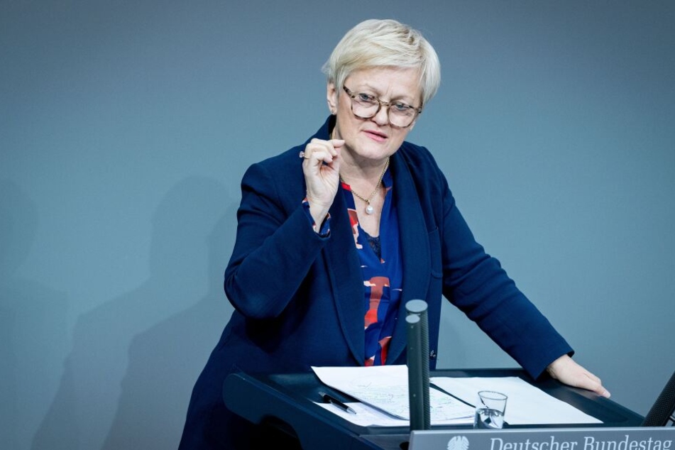 353,240 likes · 14,431 talking about this. Geschmackloser Tweet: Jan Delay entschuldigt sich bei SPD ...