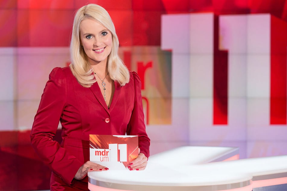 Kann erst seit Anfang des Jahres wieder schmerzfrei moderieren: Anja Petzold im Studio von "MDR um 11".