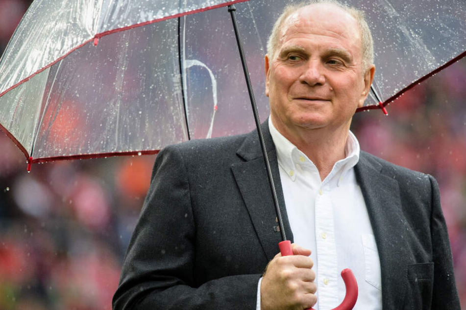 Bayern-Präsident Uli Hoeneß hat bei den hohen Ablösesummen kein gutes Gefühl.