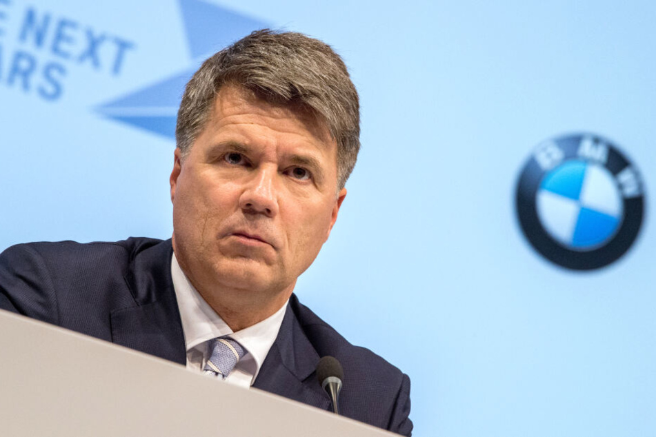 Harald Krüger, Vorstandsvorsitzender von BMW, sitzt bei der BMW-Bilanzpressekonferenz auf seinem Platz. (Archivbild)