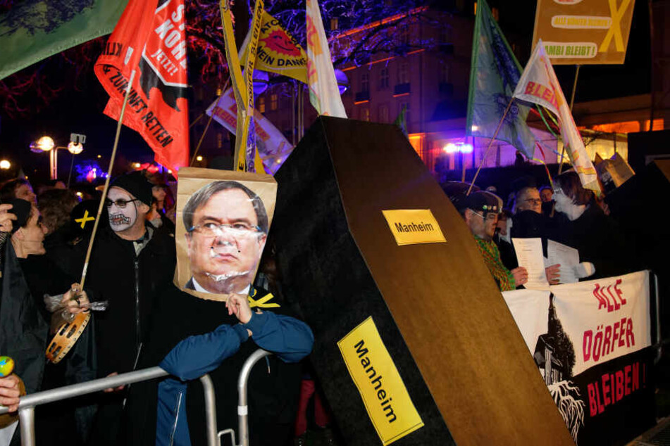 Orden für Armin Laschet, Protest vor Verleihung - TAG24