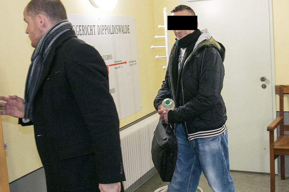 Robert N. (27) stand am Freitag vor Gericht - wegen Bedrohung seiner eigenen
Mutter.