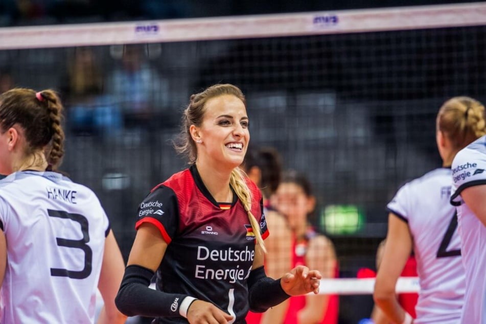 Nationalspielerin Lenkt Dürr unterschrieb beim DSC einen Vertrag bis 2021.