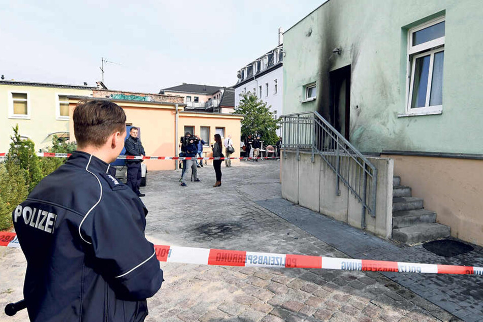 Die Fatih Camii Moschee in Cotta nach dem Sprengstoff-Anschlag im
Spetember.