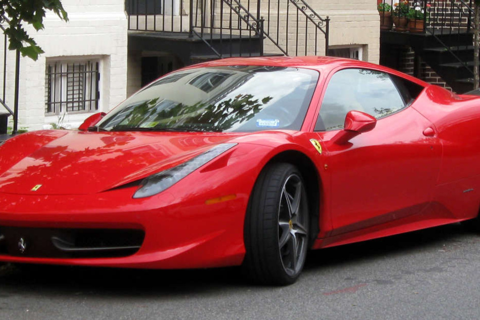 Forsberg-Berater Hasan Cetinkaya darf sich über einen Ferrari 458 freuen. (Symbolbild)