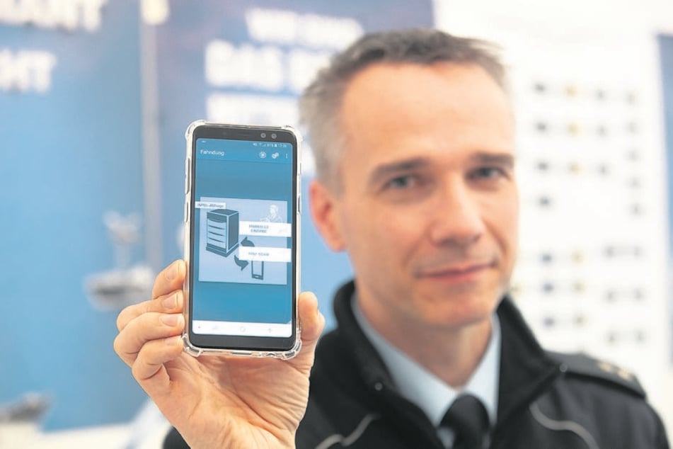 Seit diesem Jahr überprüfen auch die Dresdner Fahnder Verdächtige über eine App.
