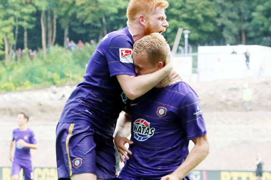 Fabian Kalig (l.) fing Pascal Köpke zum Jubeln ein.