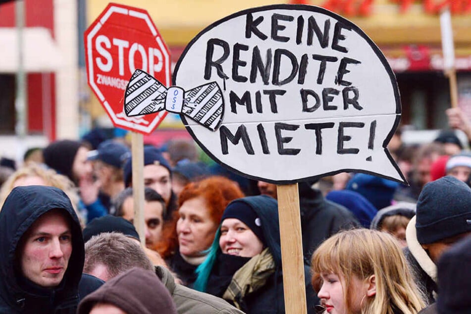 Immer wieder demonstrieren Berliner gegen Mieterhöhungen, wie im Februar in Kreuzberg.