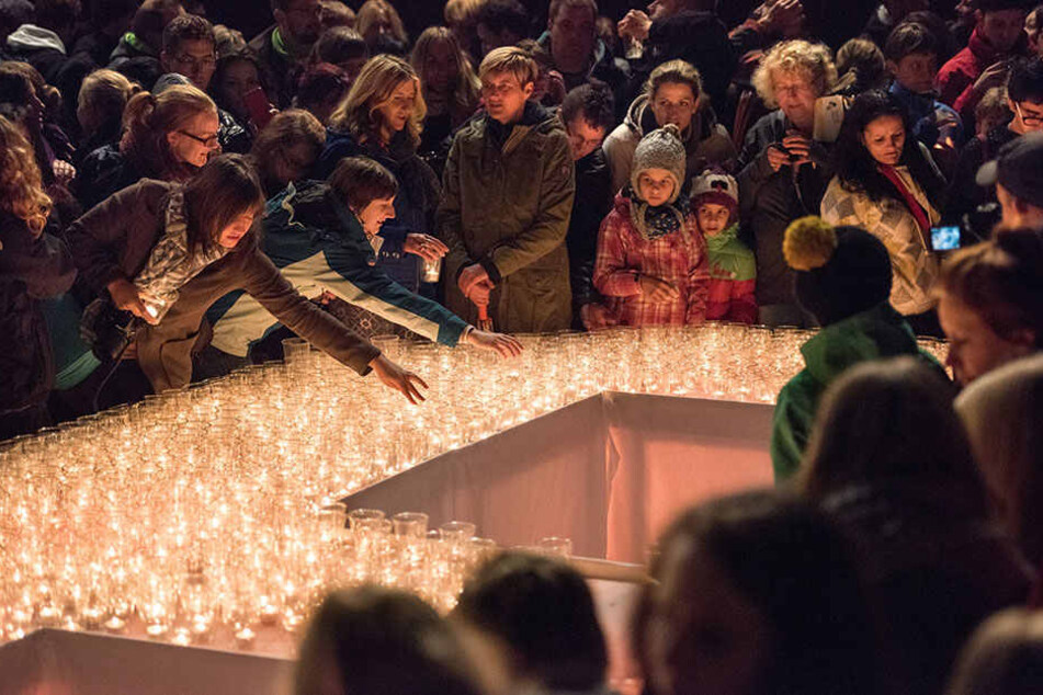 Tausende Menschen gedenken traditionell am 9. Oktober den friedlichen Protesten in Leipzig.