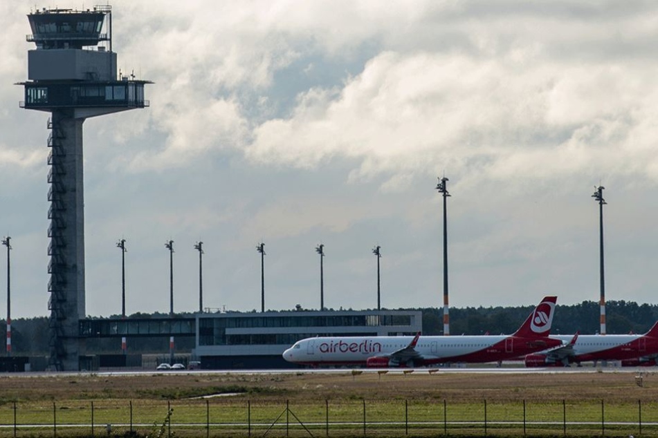 In Schönfeld vielen mehr als 15 Air-Berlin-Flüge aus. Hunderte Passagiere saßen fest.