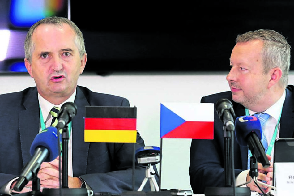 Heute treffen sie sich in Prag: Sachsens Umweltminister Thomas Schmidt (57,l.) und sein tschechischer Amtskollege Richard Brabec (52).