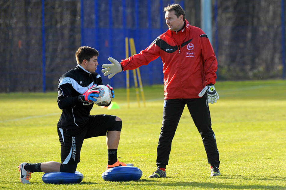 Den neuen und alten Keeper Stefan Ortega (l.) kennt Kostmann bereits gut.