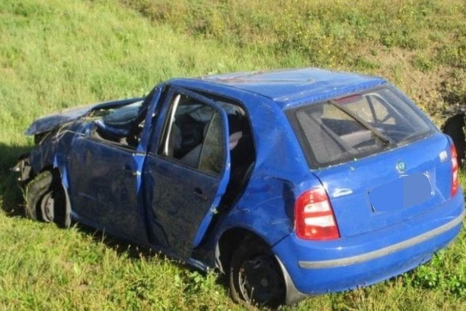 Über eine Stunde musste der Fahrer auf seine Rettung warten.