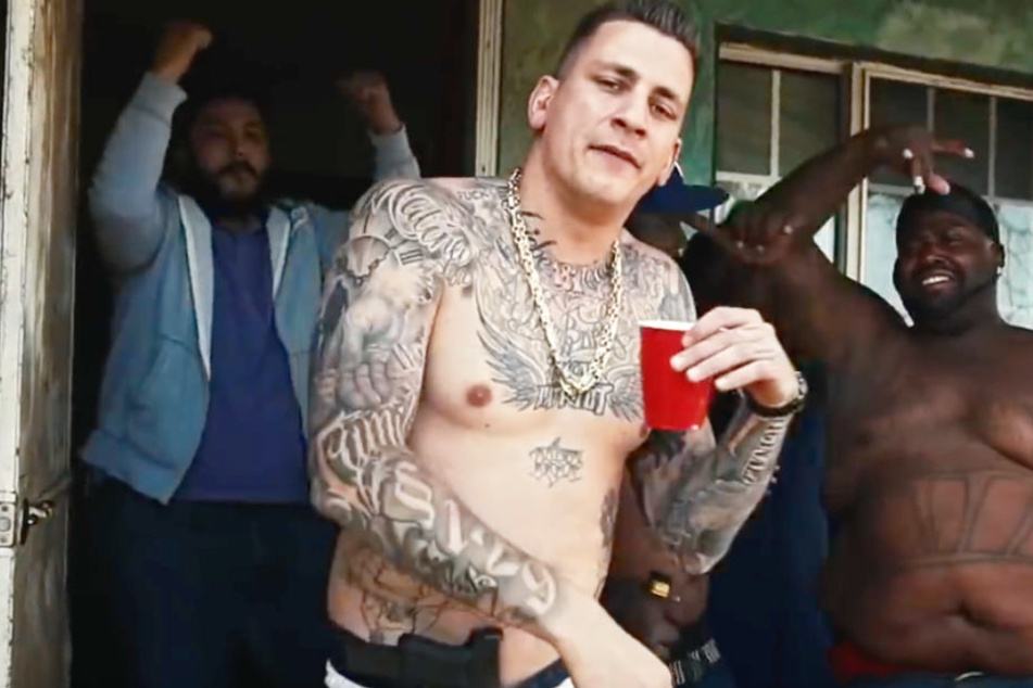 Szene aus dem aktuellen Musikvideo "Warum".