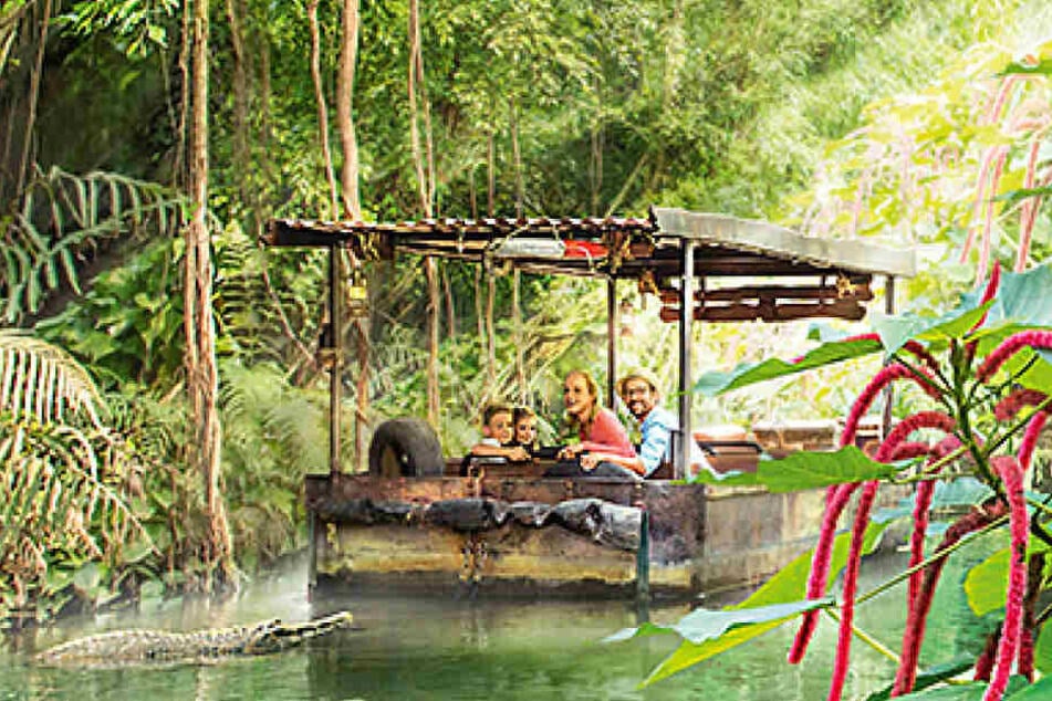 Eine Bootsfahrt durch die Erlebniswelt Gondwanaland.