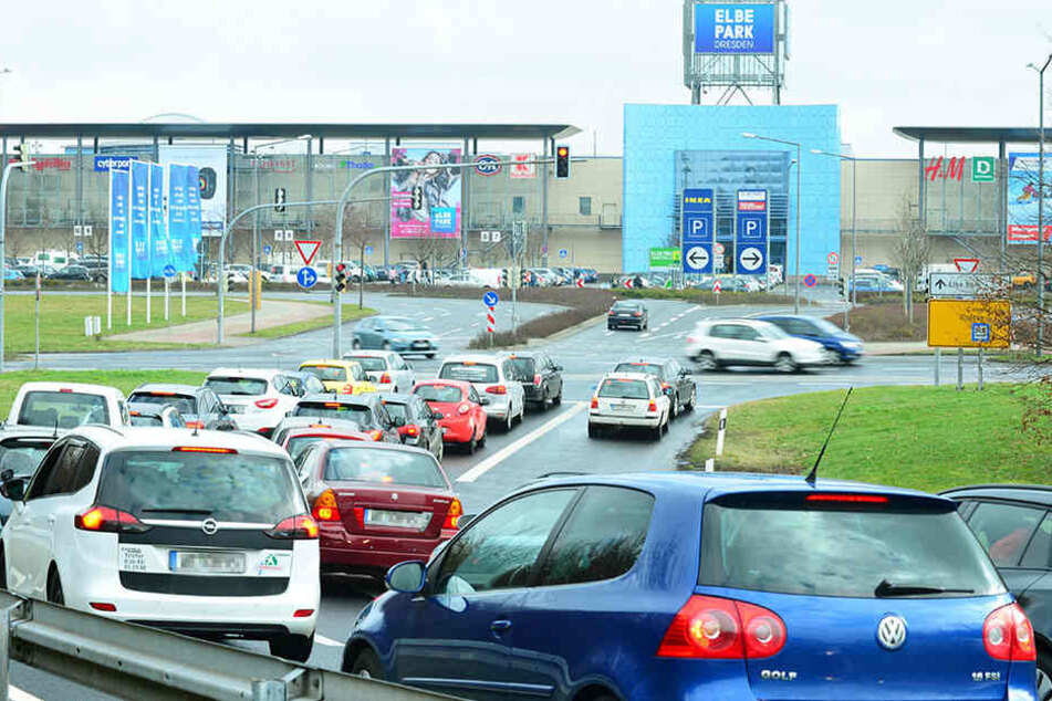 Runter von der Autobahn - und gleich rauf auf den neuen Busbahnhof: Auch das
„Elbe-Park-Umfeld“ wurde geprüft. Das letzte Wort hat der Stadtrat.