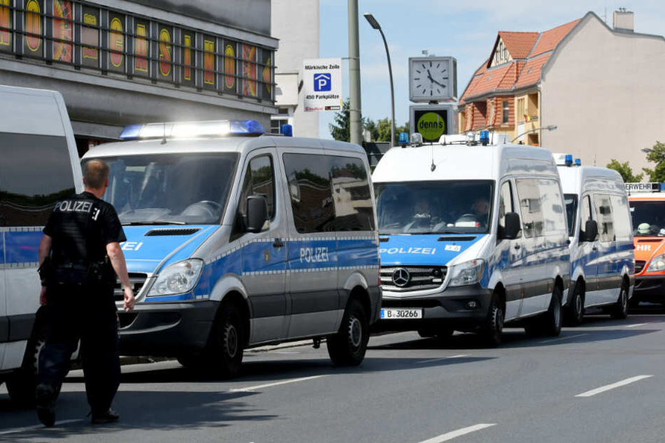 In Hennigsdorf überprüft die Polizei einen möglichen Entführungsfall vor einer Grundschule. (Symbolbild)