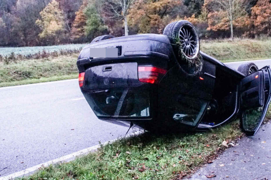 Unklar ist, warum der 25-Jährige nach rechts von der Fahrbahn abkam.