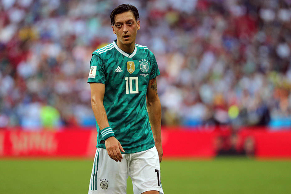 DFB-Weltmeister Mesut Özil fassungslos. Deutschland ist ausgeschieden.