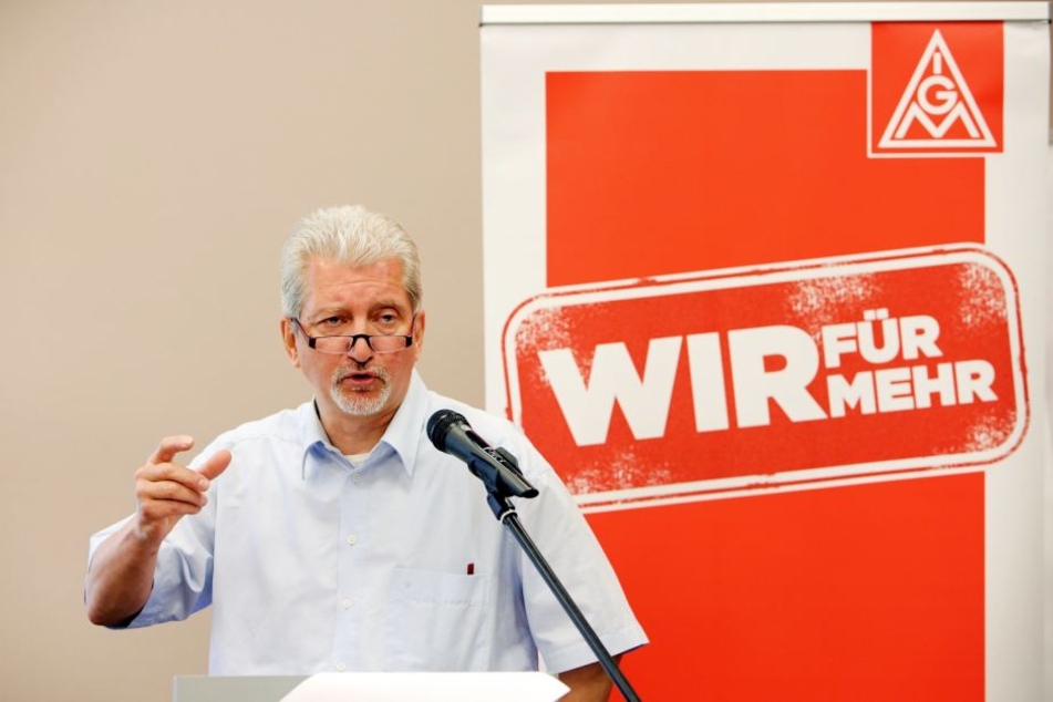 Sachsens IG Metall-Chef Olivier Höbel will für die 180.000 Beschäftigten im Freistaat sechs Prozent mehr Lohn und die 35-Stunden-Woche erkämpfen.