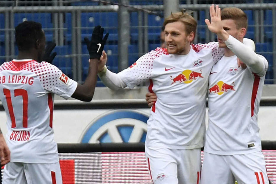 Eine Kombination von Bruma (l.), Timo Werner (r.) und Emil Forsberg (M.) vollendete der Schwede zum 1:0 für RB Leipzig.