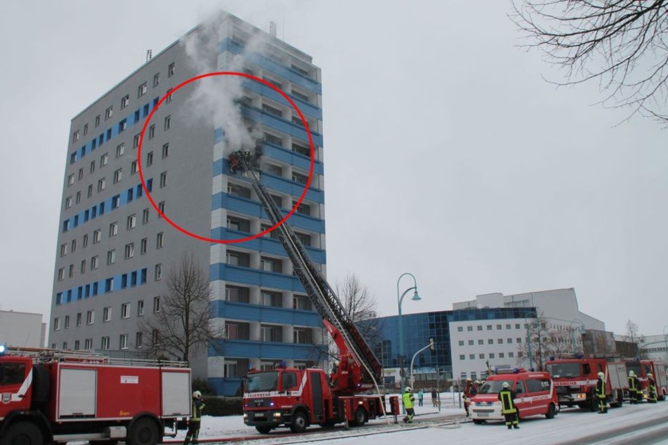 Großeinsatz! Wohnungsbrand in 7. Etage in Hoyerswerda - TAG24 - TAG24