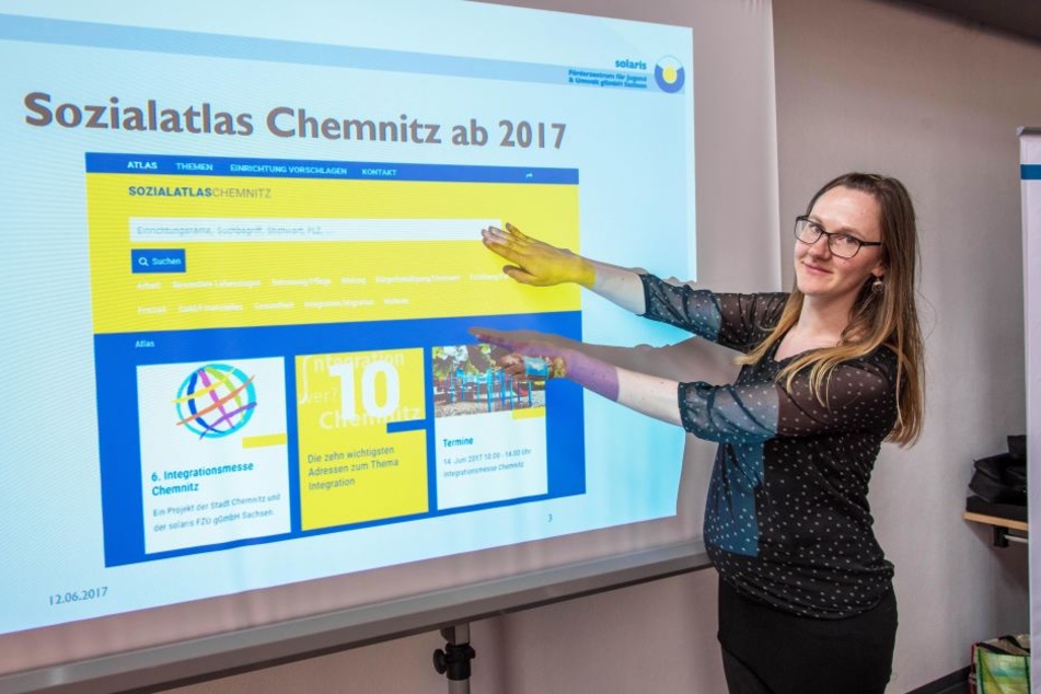 Božena Schiemann (32) vom Förderzentrum Solaris stellt den neuen Chemnitzer Sozialatlas vor.