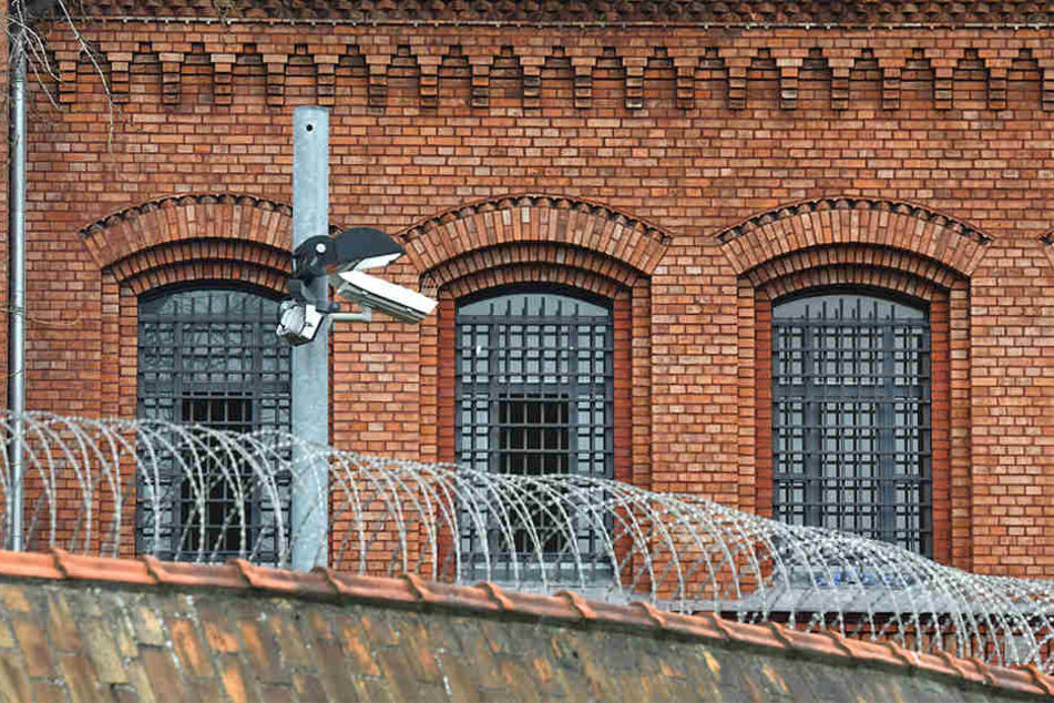 Ein Gefängniswärter aus Heilbronn soll Drogen und Handys ins Gefängnis geschmuggelt haben und sitzt deshalb in Untersuchungshaft. (Symbolbild)